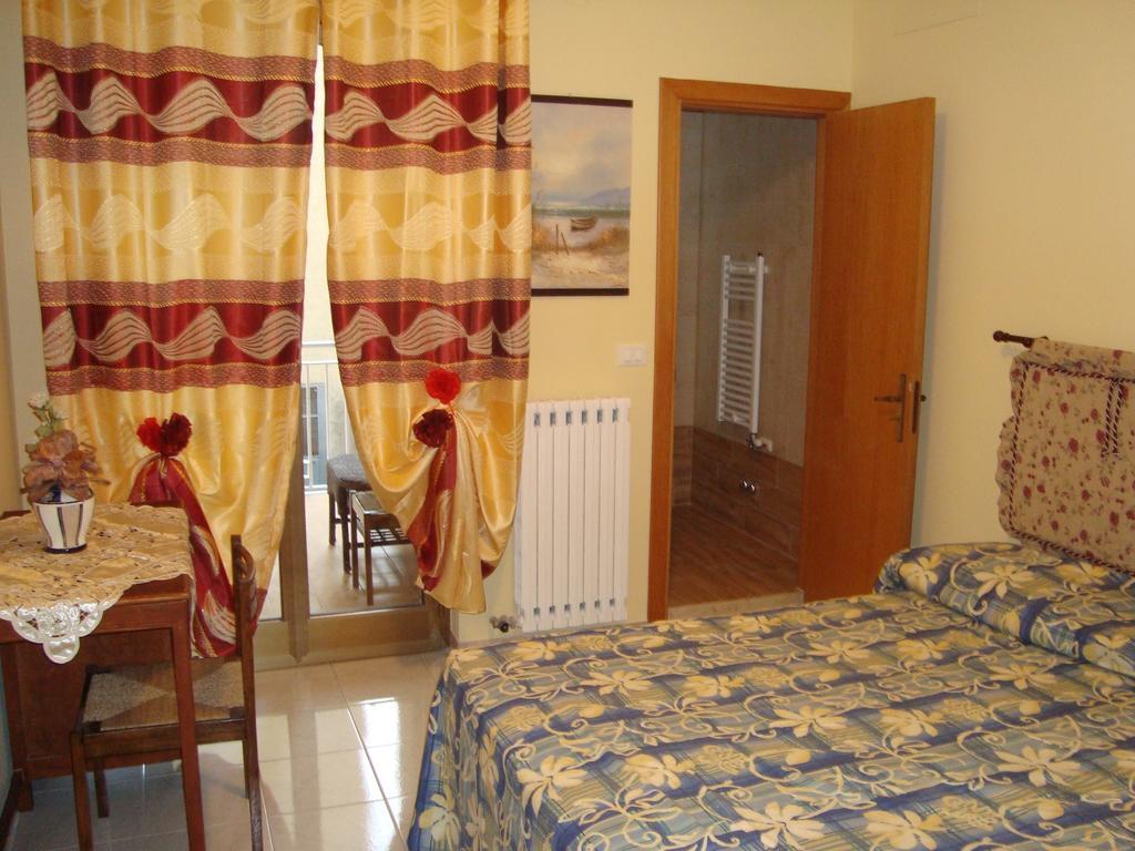 B&B Casa Ferrara Монополи Стая снимка
